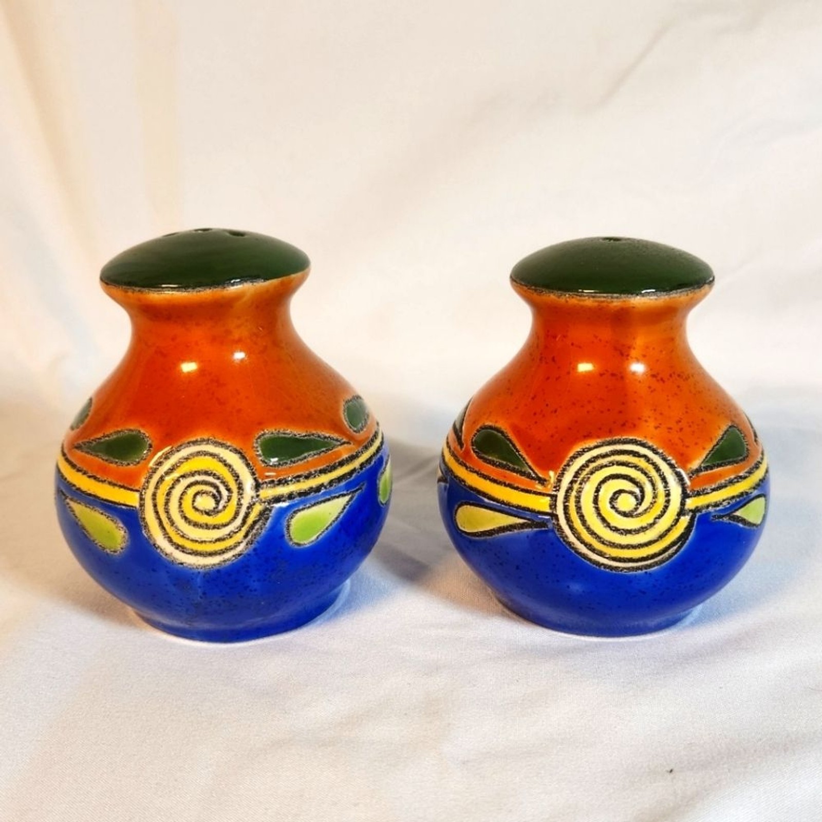 Edwardo Vega Studio Pottery Salt and Pepper Shaker Set Vintage Made In Ecuador gallery