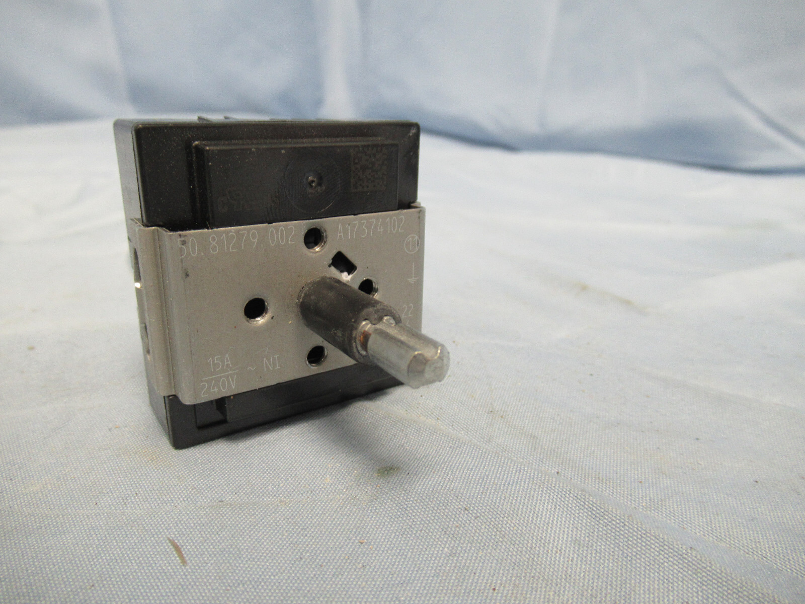 Frigidaire Electric Cook-Top Single Switch 5304526190 305458905 (Lot #112) gallery