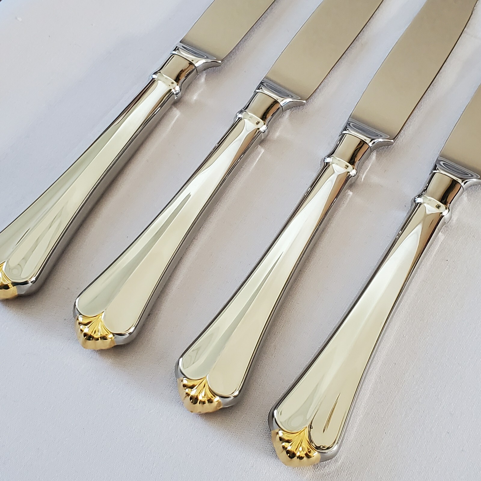 MINT Oneida Cube GOLDEN JUILLIARD 4 Dinner Knives Stainless 9 1/2'' Gold Accent gallery