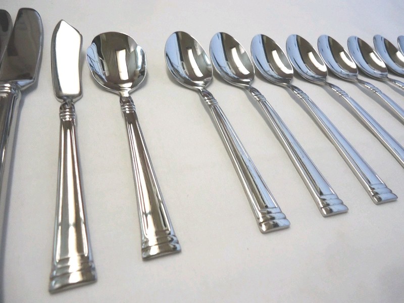 LENOX ESQUIRE GLOSSY STAINLESS FLATWARE CHINA 14-PIECES gallery
