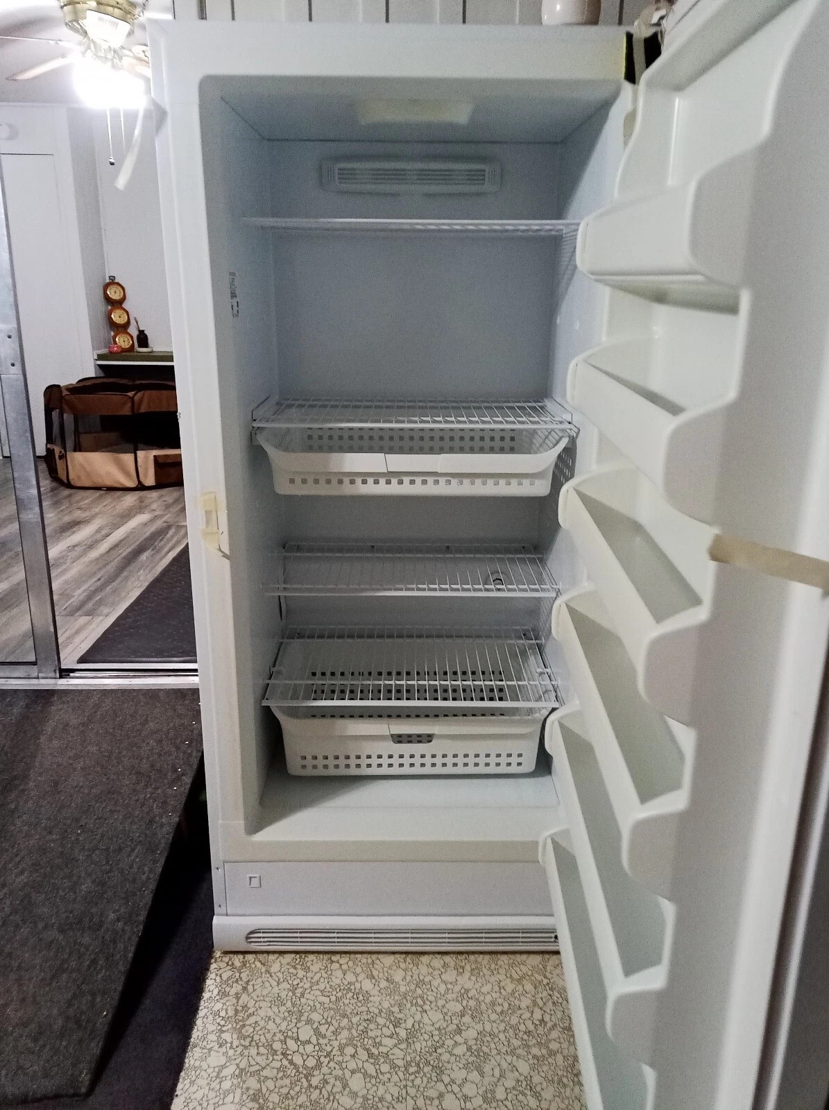 Frigidaire Upright Freezer 18 Cu. Ft. Excellent condition. Cleaned and sanitized gallery