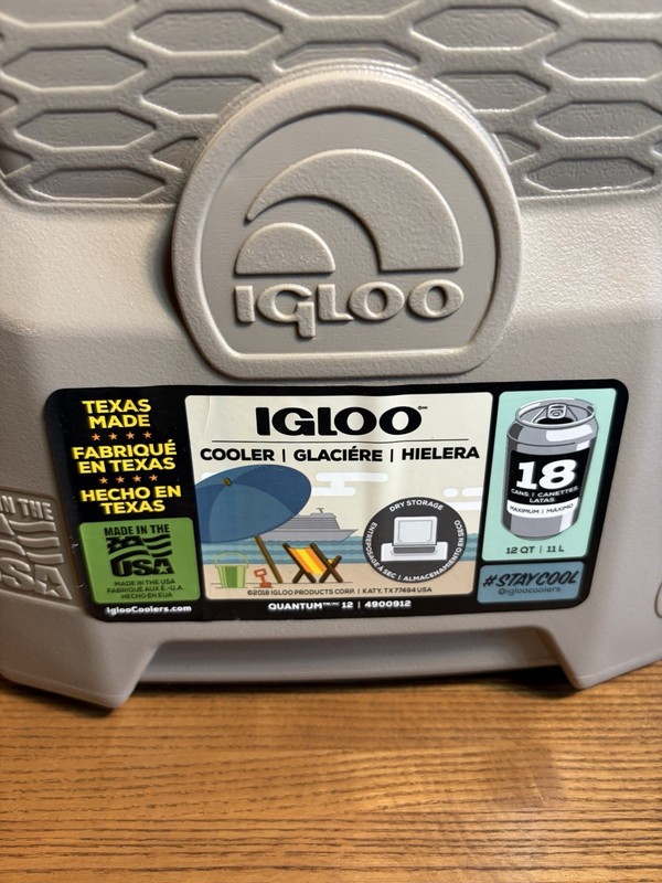 Igloo Quantum 12 cooler 18 Pack capacity Lockable USA. 12 Quart NEW gallery