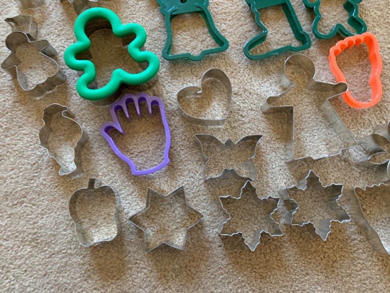25 Metal and Plastic Cookie Cutters gallery