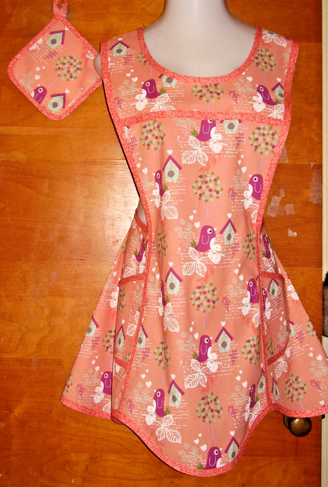HANDMADE BIB APRON - PLUS SZ - CROSS BACK - BIRDS + HEARTS - RETRO - VINTAGE gallery