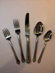 Oneida Damask Rose 5 Pc Place Setting Stainless Flatware, Free Shipping