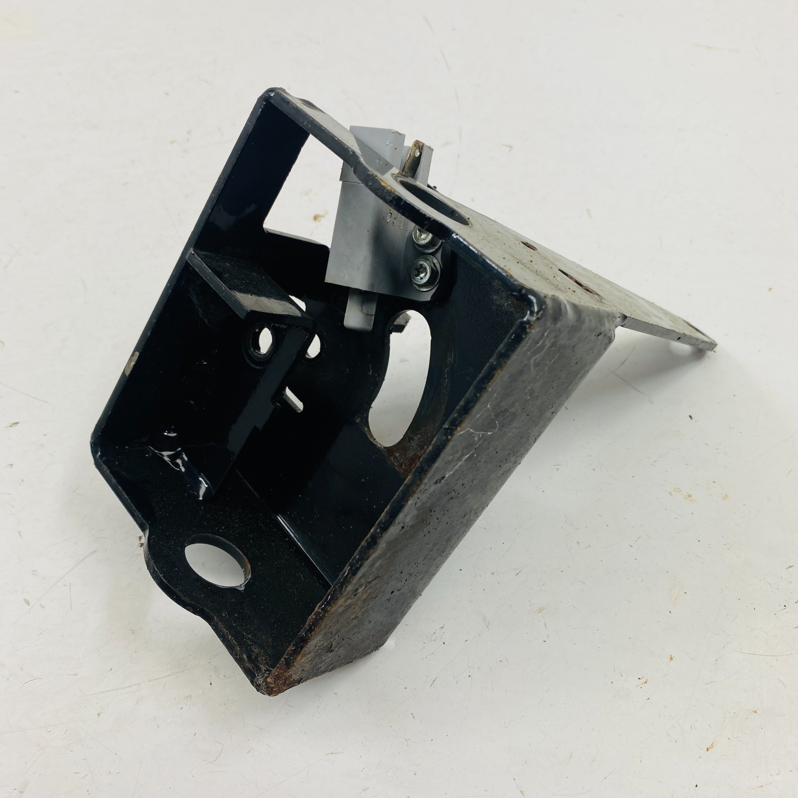 Bunton Estate Pro Plus 642285 Control Bracket RH 4132028.7 gallery