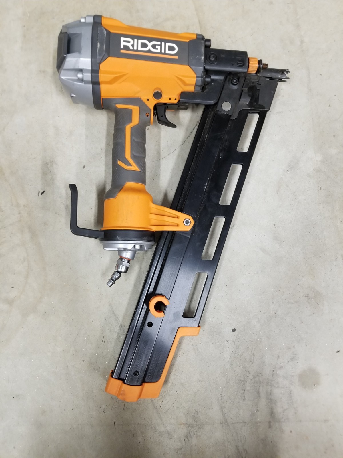 RIDGID R350RHF 3-1/2 IN. ROUND-HEAD FRAMING NAILER gallery