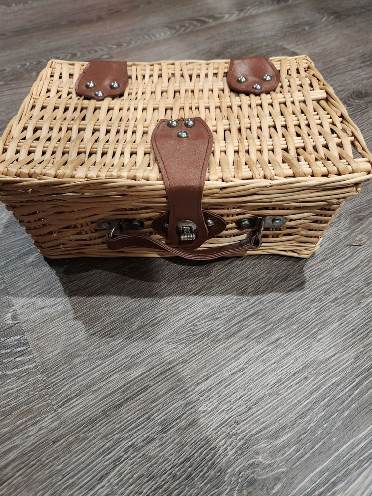 Vintage Wicker Lunch Picnic Basket with Leather Accents/ Metal Press Fastening