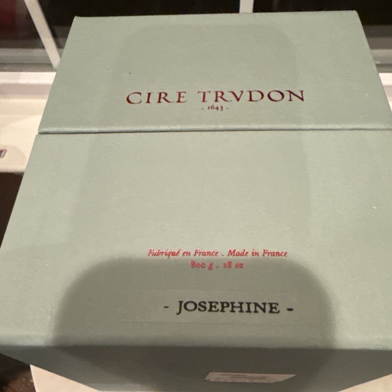 Cire Trudon Petite Scented Candle - JOSEPHINE 800g 28 Oz gallery