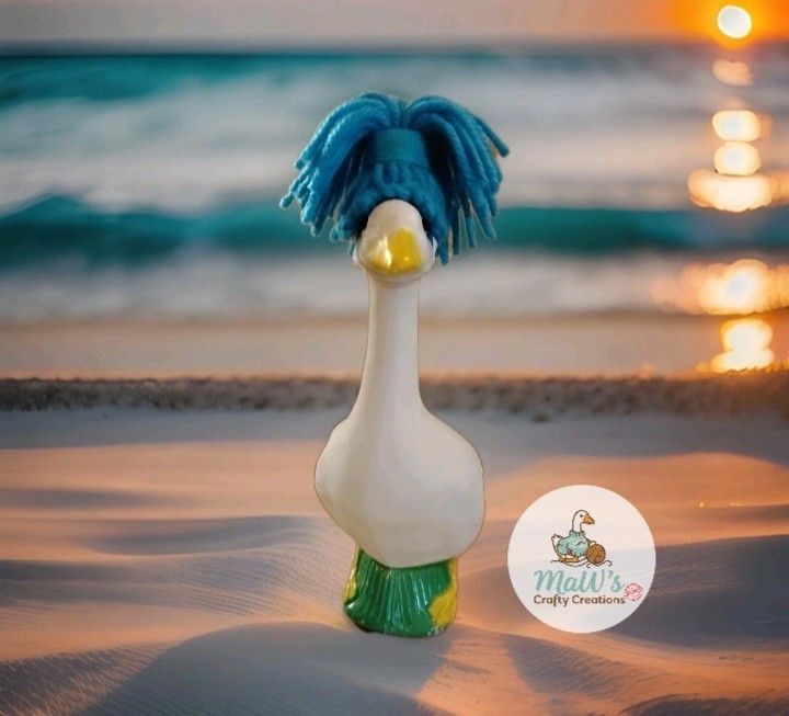 Desk Goose 7-9 Inch Green Gecko Colored Messy Bun Wig gallery