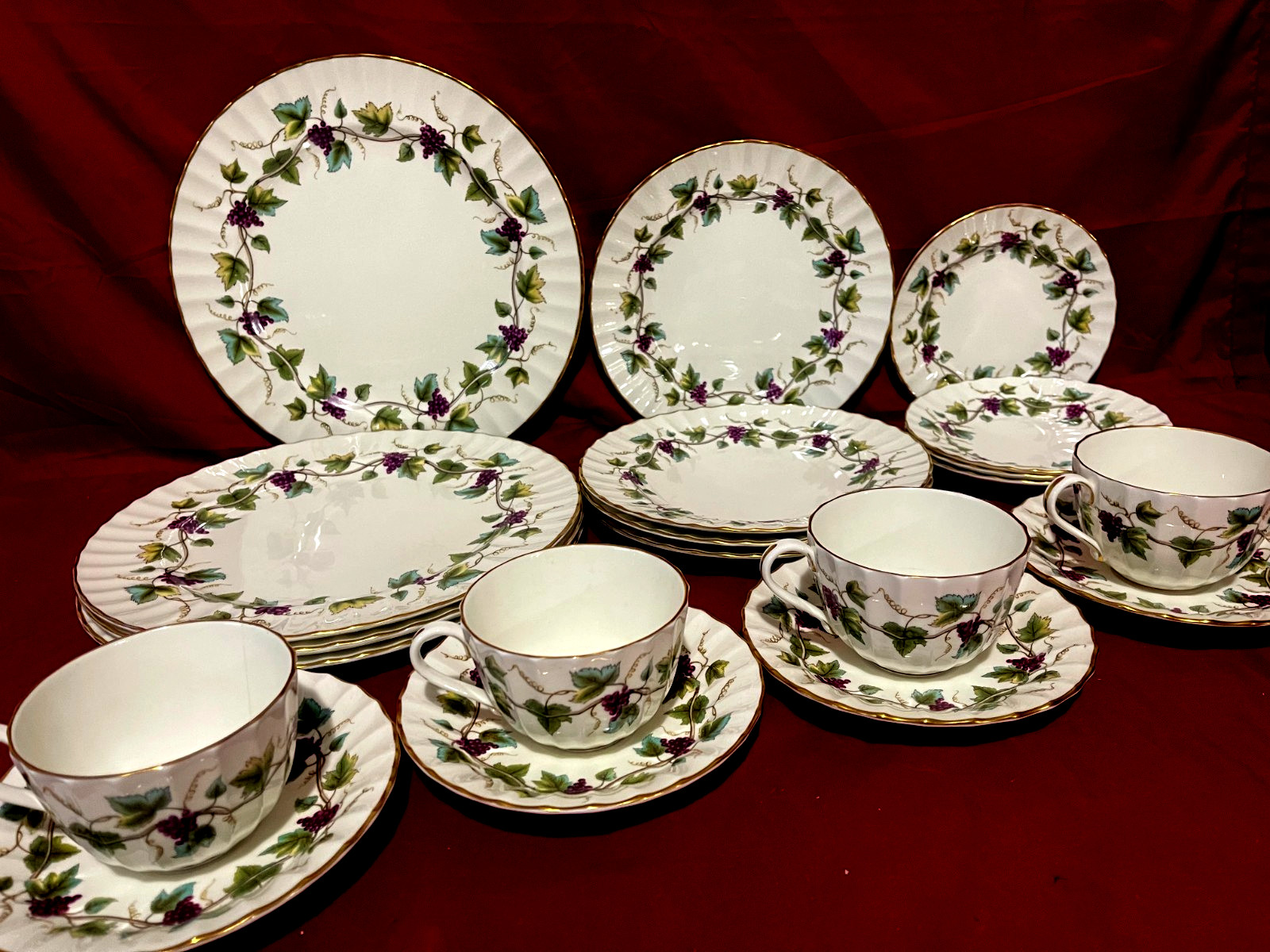 Royal Worcester Bacchanal (20 Piece Set) 4 Place Settings Plates Cups & Saucers gallery