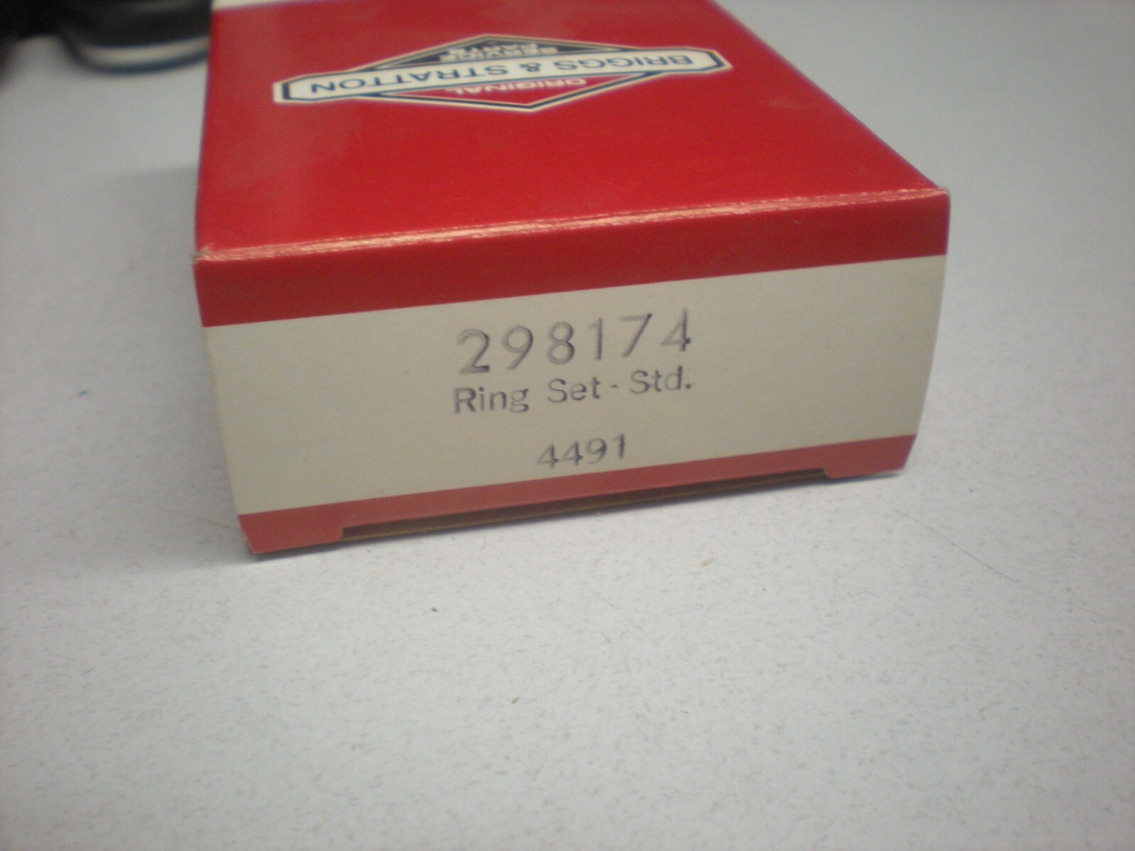 Briggs and Stratton 298174 Ring Set - NOS gallery