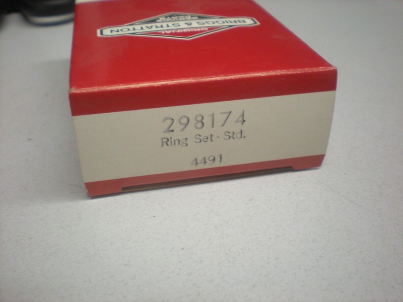 Briggs and Stratton 298174 Ring Set - NOS gallery