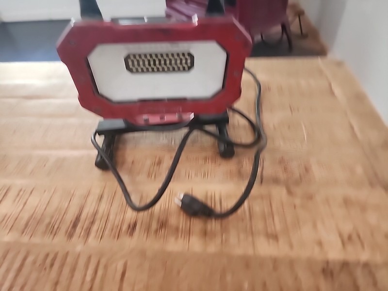 Snap On Tool LED Work Light 2000 Lumens 120 Volts AC 692404 25 Watts gallery