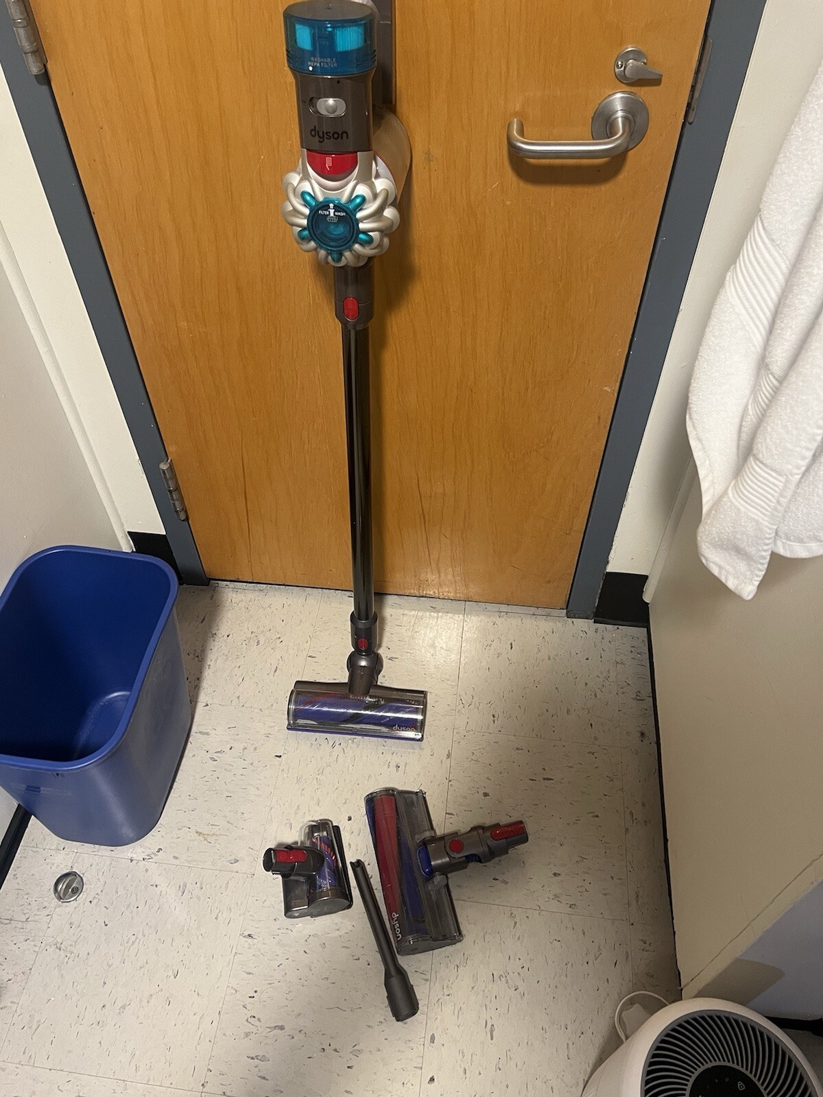 Dyson V8 Animal + Cordless Vacuum | Silver | Used | Working |New Non OEM Battery gallery
