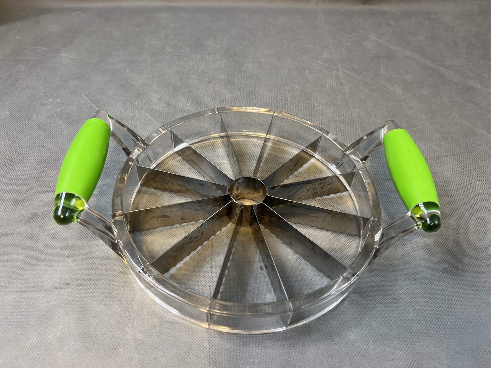 Watermelon Cutter Multifunctional Handheld Round Divided 8X10.5X1.5 Melon Slicer gallery