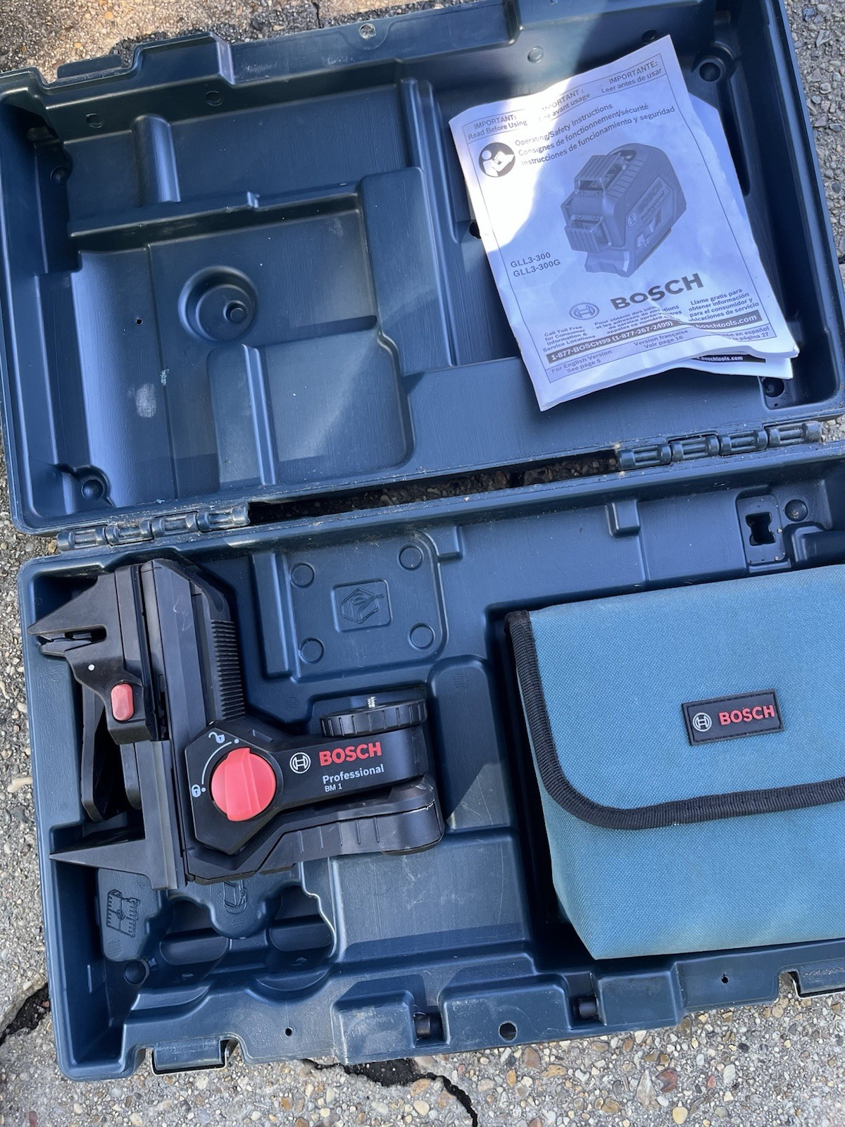 Bosch GLL3-300 Line Laser Level Self-Leveling with Hard Case gallery