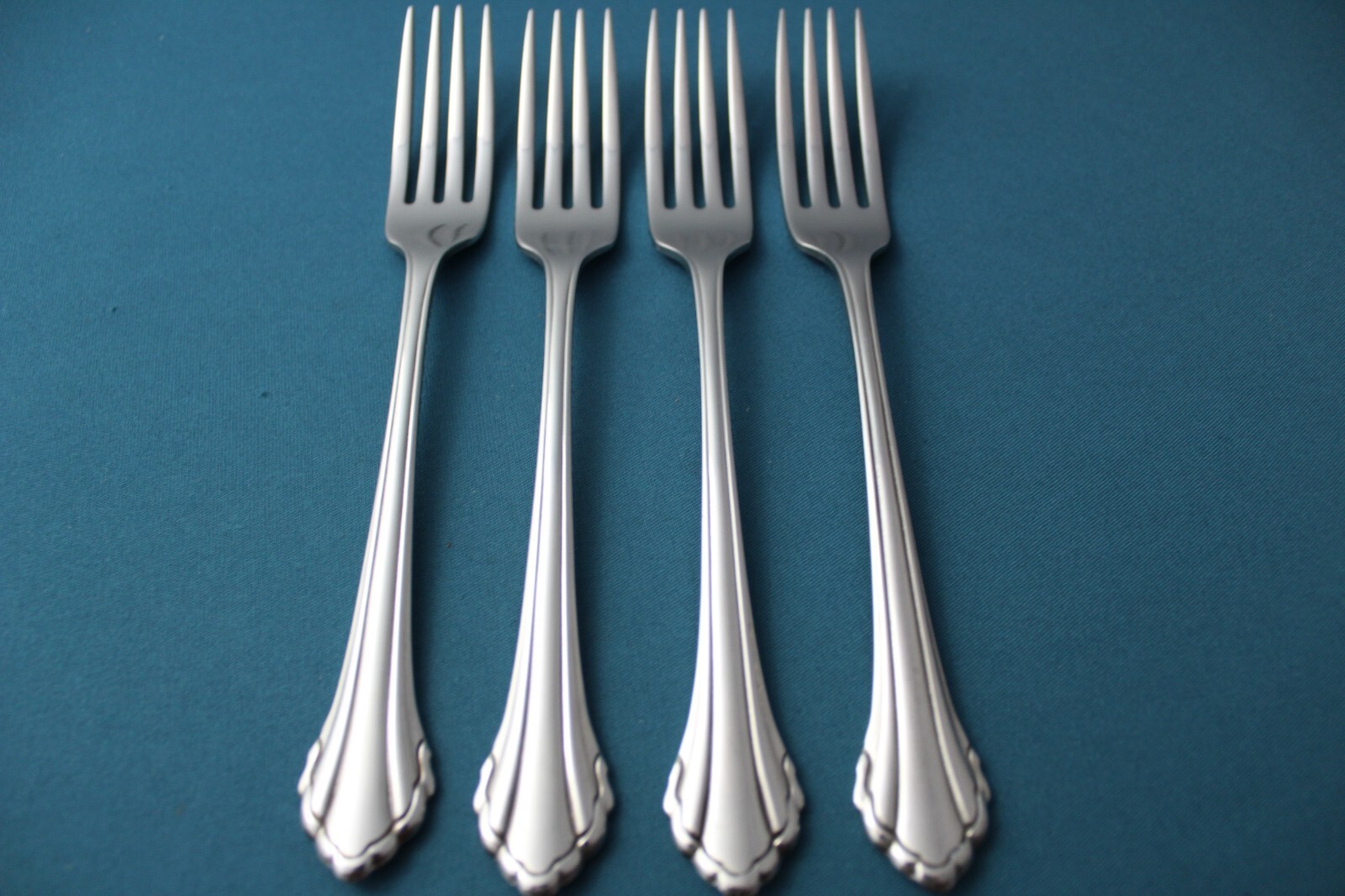 Oneida Community CLARETTE Dinner Forks (Set of 4) Stainless 7 3/4" gallery