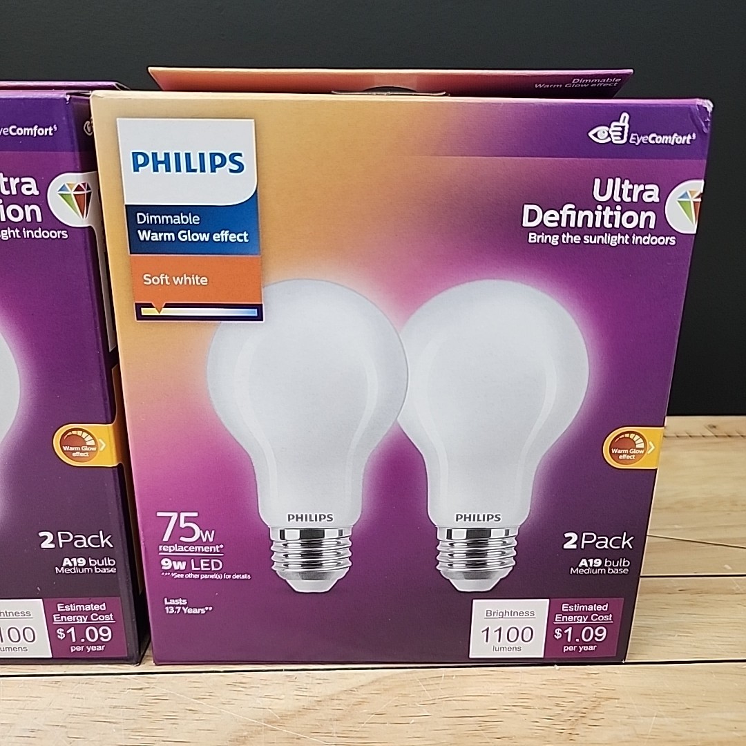 Philips Ultra Definition Warm Glow 75W Equivalent Soft White A19 Medium LED gallery