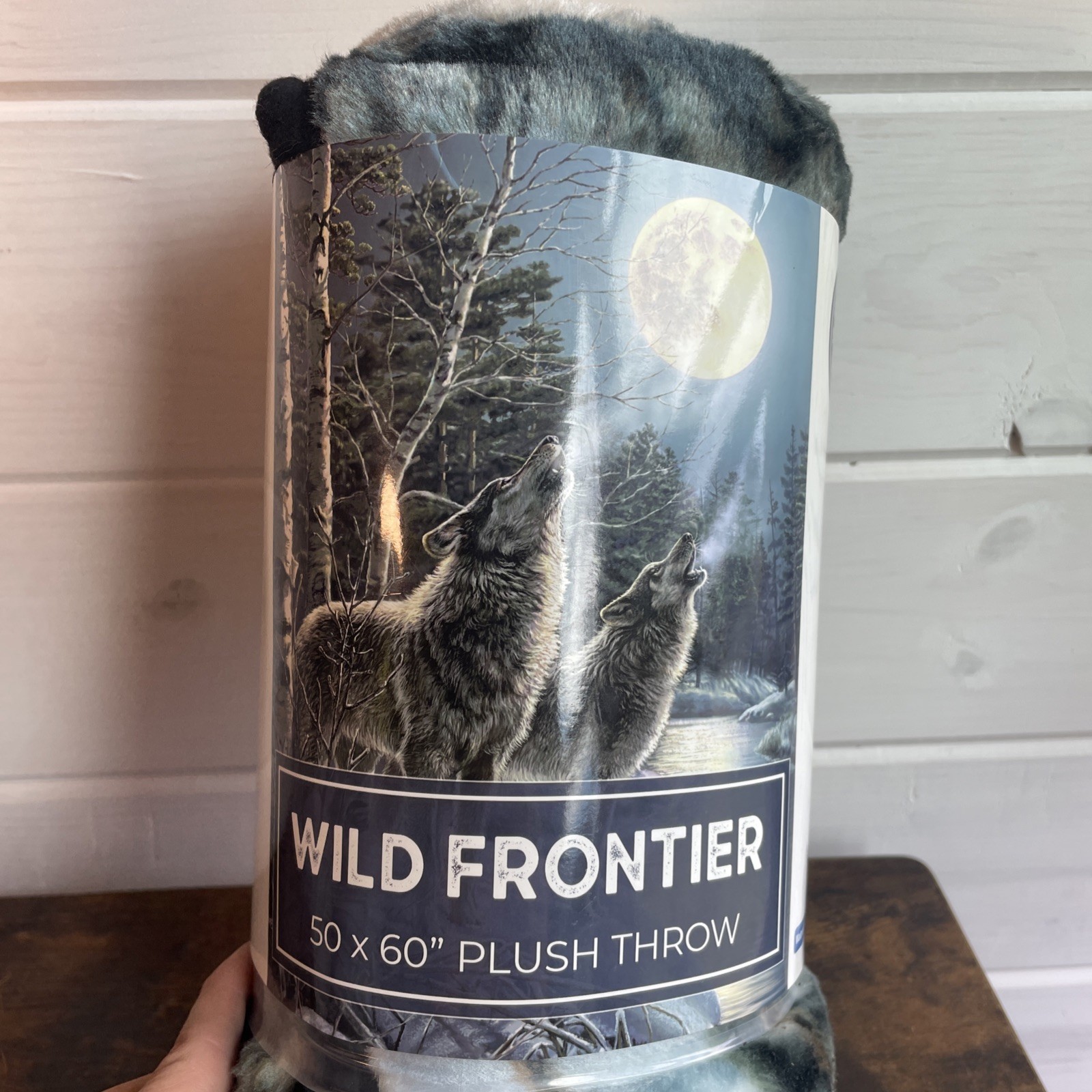 WILD FRONTIER WILDERNESS WOLF PACK HOWLING PLUSH THROW 50"X 60" gallery