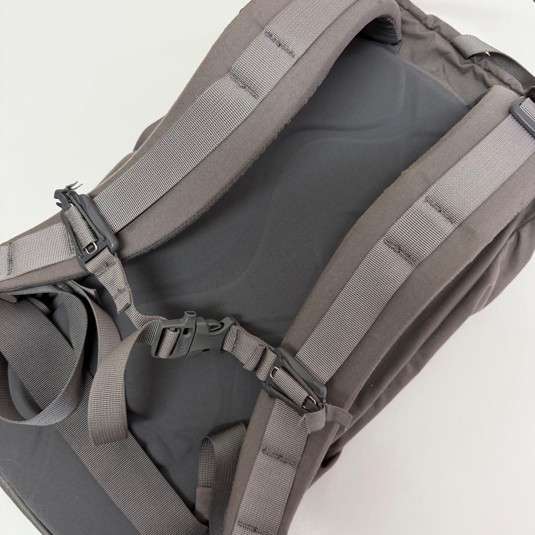 Mystery Ranch 16L D-Route Backpack Gray Ski Use Good Condition 5