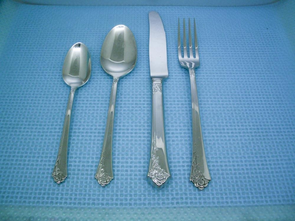 Oneida (Cube) DAMASK ROSE 4 Piece NEW Place Setting Stainless Flatware gallery