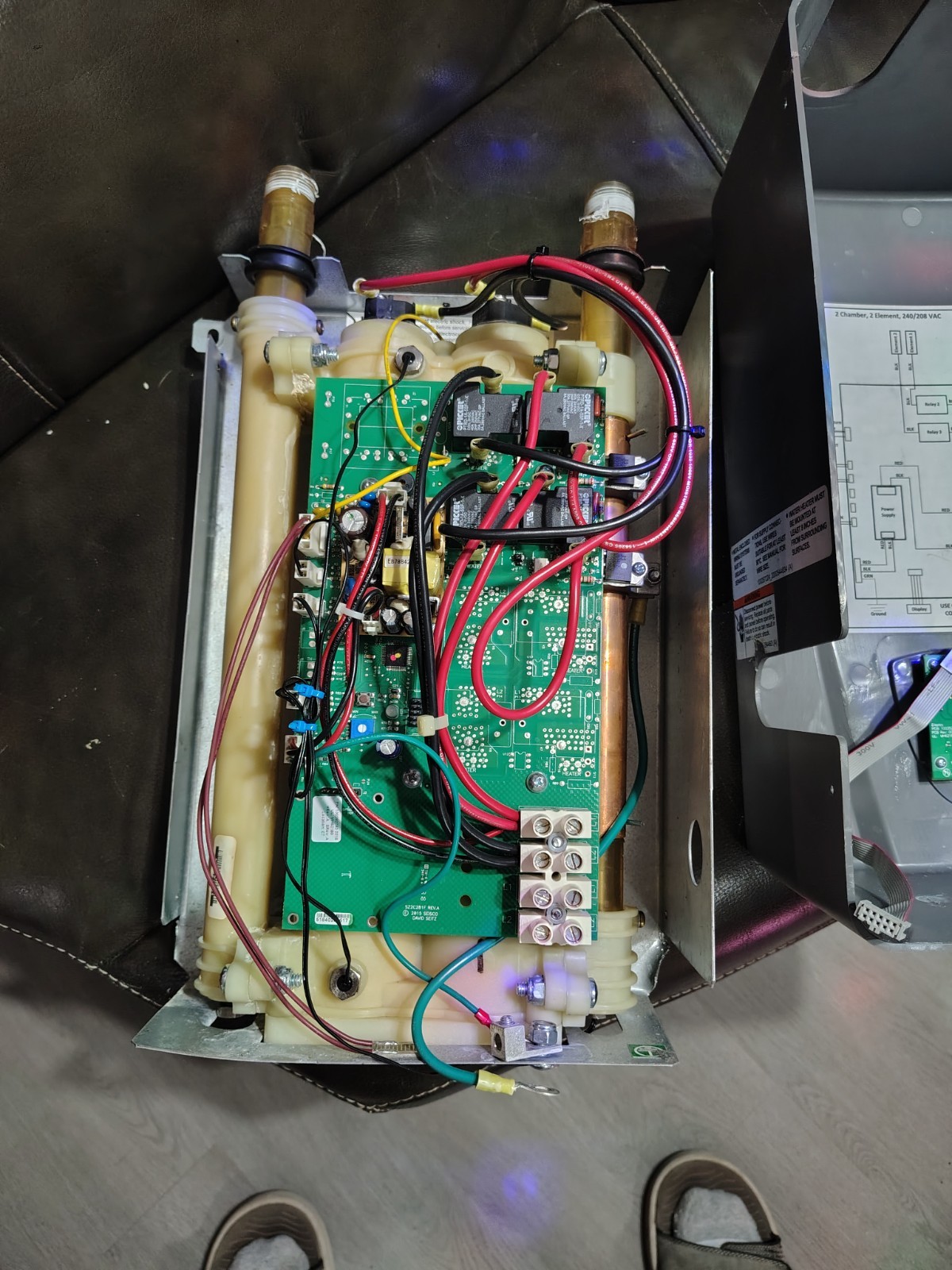 A. O. Smith Signature Series Tankless Electric Water Heater 240V 14kW 2.7GPM gallery