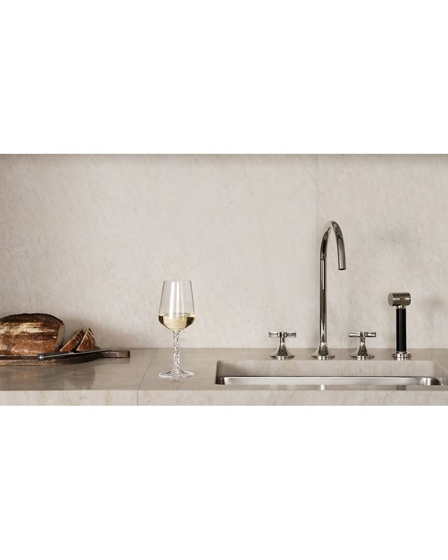 Orrefors Carat Wine 2-Pack gallery