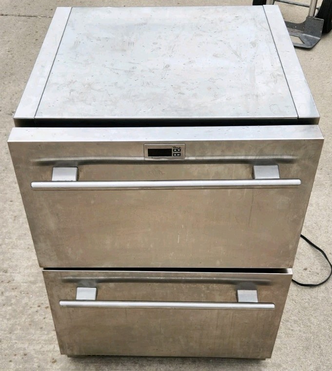 True Residential TUR-24D 24" Built-In Undercounter Refrigerator gallery
