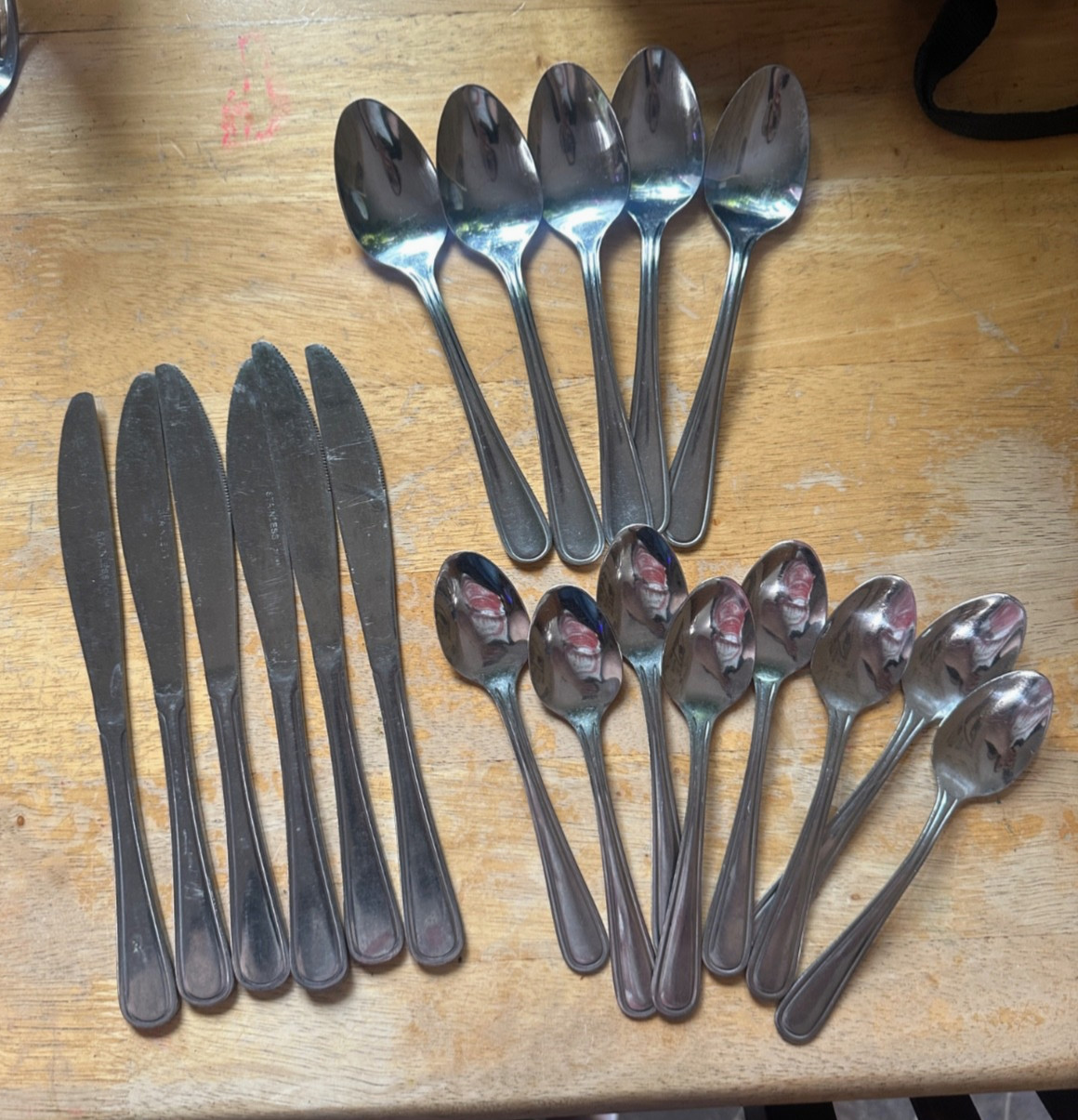 29pc Onedia Flatware + 19pc Offbrand Extras *48 total pc* gallery