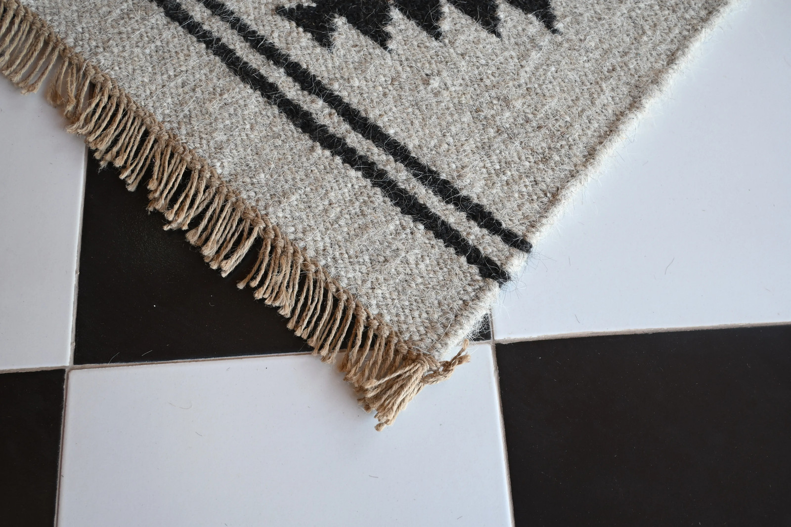 Rugmoda Cotton Grey & Black Diamond Geometric 1.5x2 ft Entryway Doormat Rug gallery