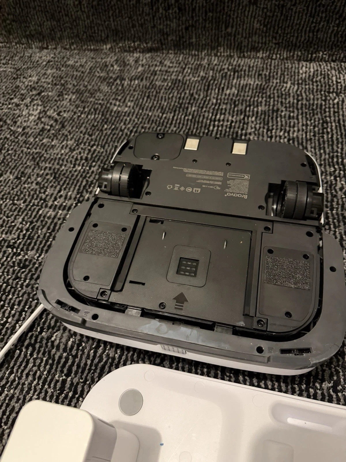 iRobot Braava Jet M6 Wi-Fi Connected Robot Mop +Homebase gallery