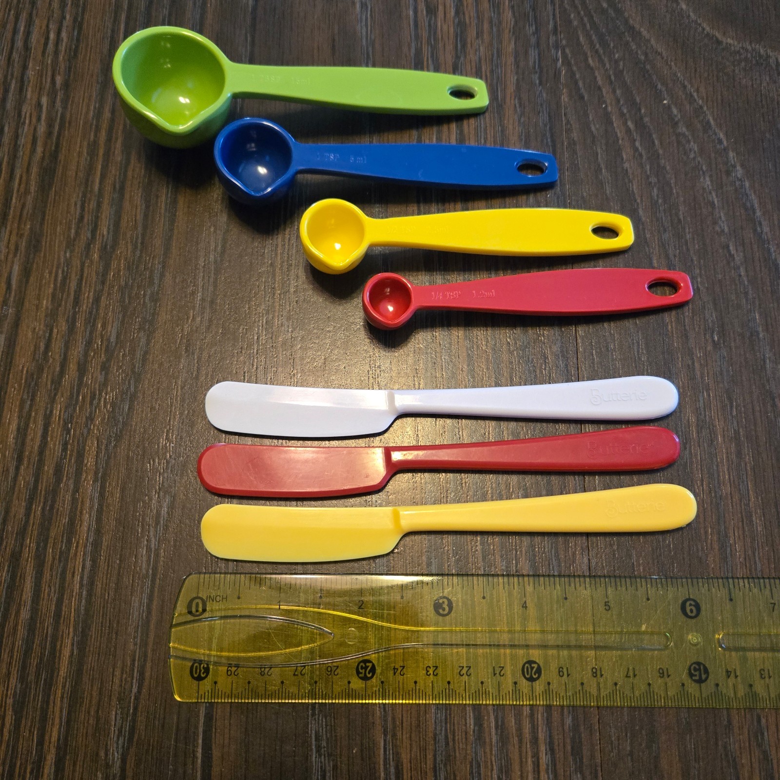 4 Sur La table Measuring Spoons Set Vintage Primary Color and 3 Butterie Knives gallery