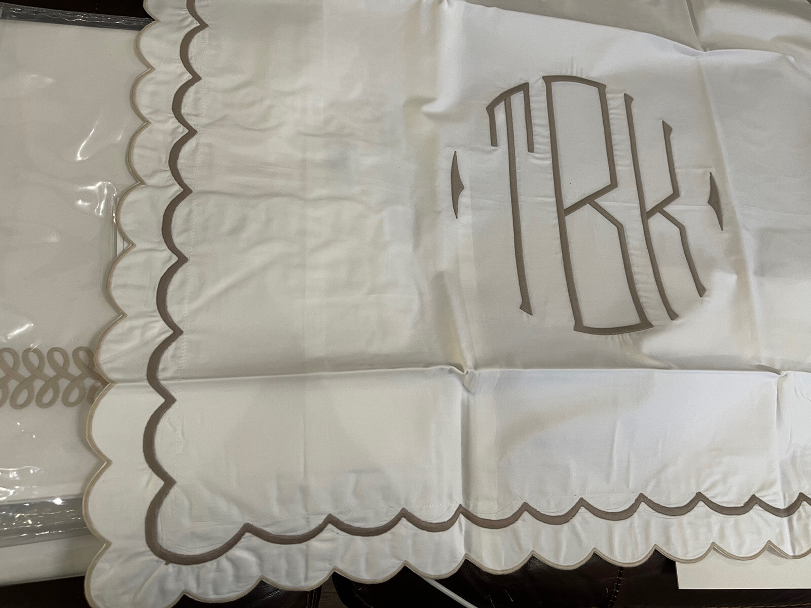 $174 Matouk India New 1pc Standard Sham 100% Cotton 350TC Percale Scallope MONO gallery