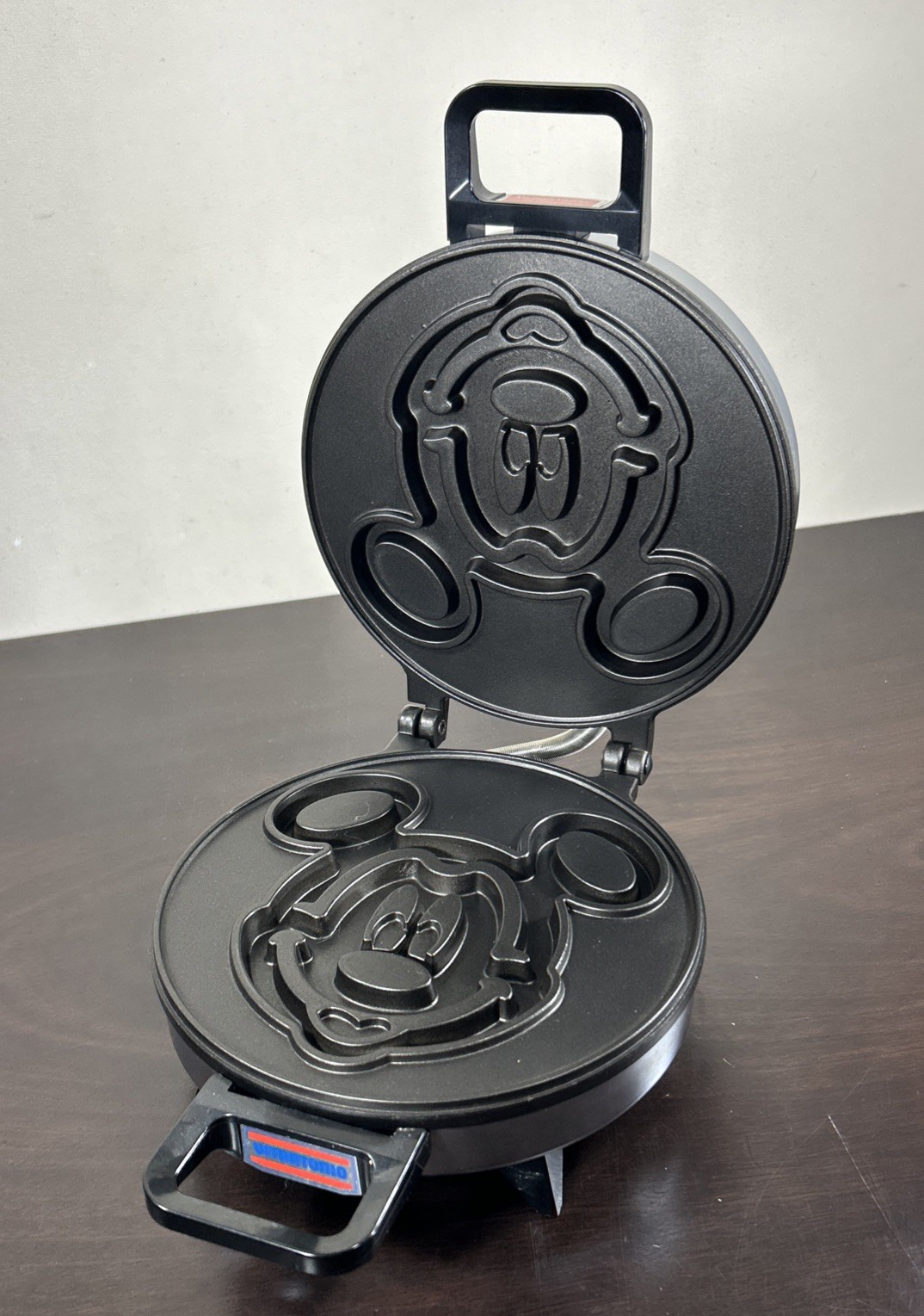 Vitantonio 950 Mickey’s Waffler Maker Round Waffler 900W Walt Disney Tested gallery