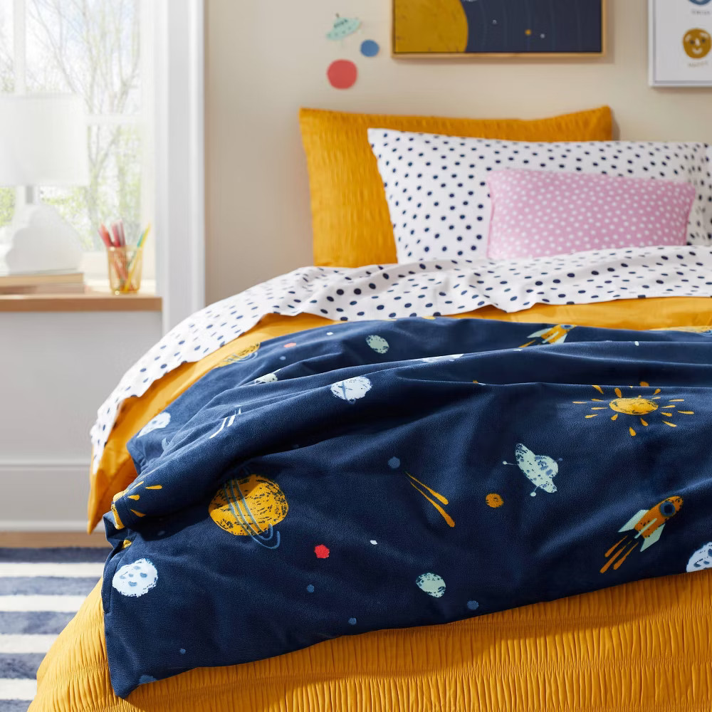 60"x40" 6lbs Waterproof Removable Cover Weighted Blanket Space Navy - Pillowfort gallery