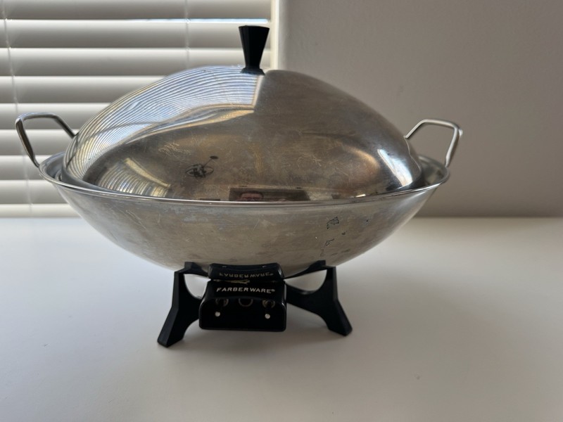 Farberware Electric Wok Model 303 with Lid & Steamer Tray – Tested Works gallery
