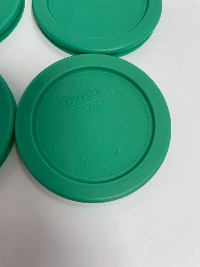 Lot of 5 Pyrex 1 Cup 236 mL Replacement Lids Storage Covers - 4 Green 1 Red gallery