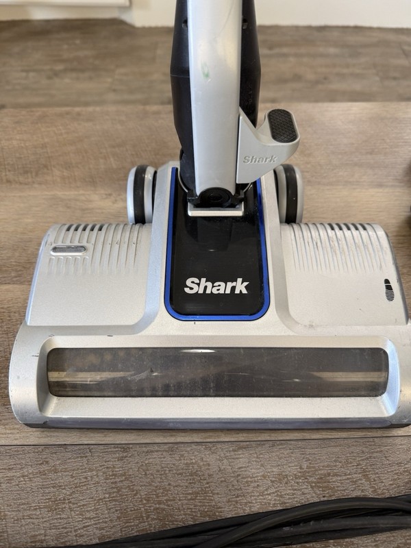 SHARK ~ HZ251 ~ Ultralight Corded Stick Vacuum ~ With Self-Cleaning Brushroll gallery