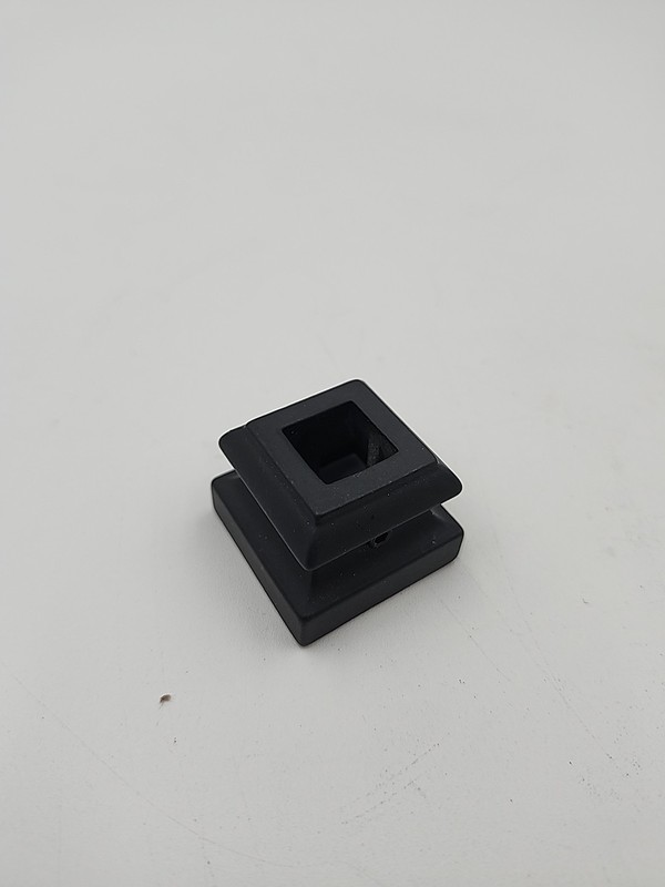 Decorex Hardware flat shoe designed to cover mounting holes for 1/2-inch square gallery