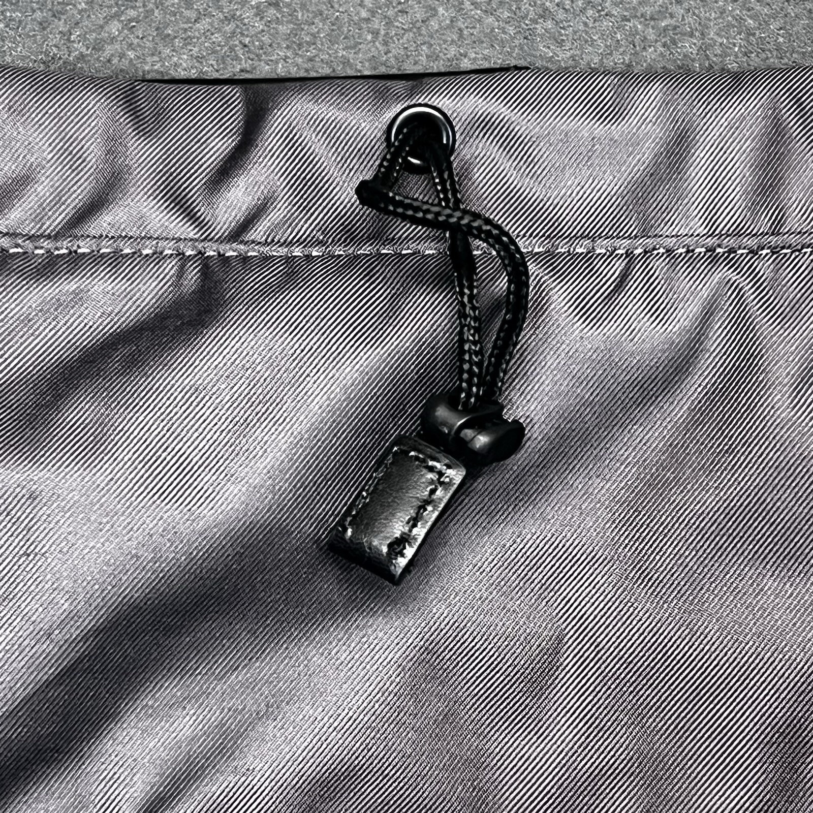 Ogio XIX Drawstring Backpack Shoulder Bag - Black & Gray Zip Drawstring - EUC 3