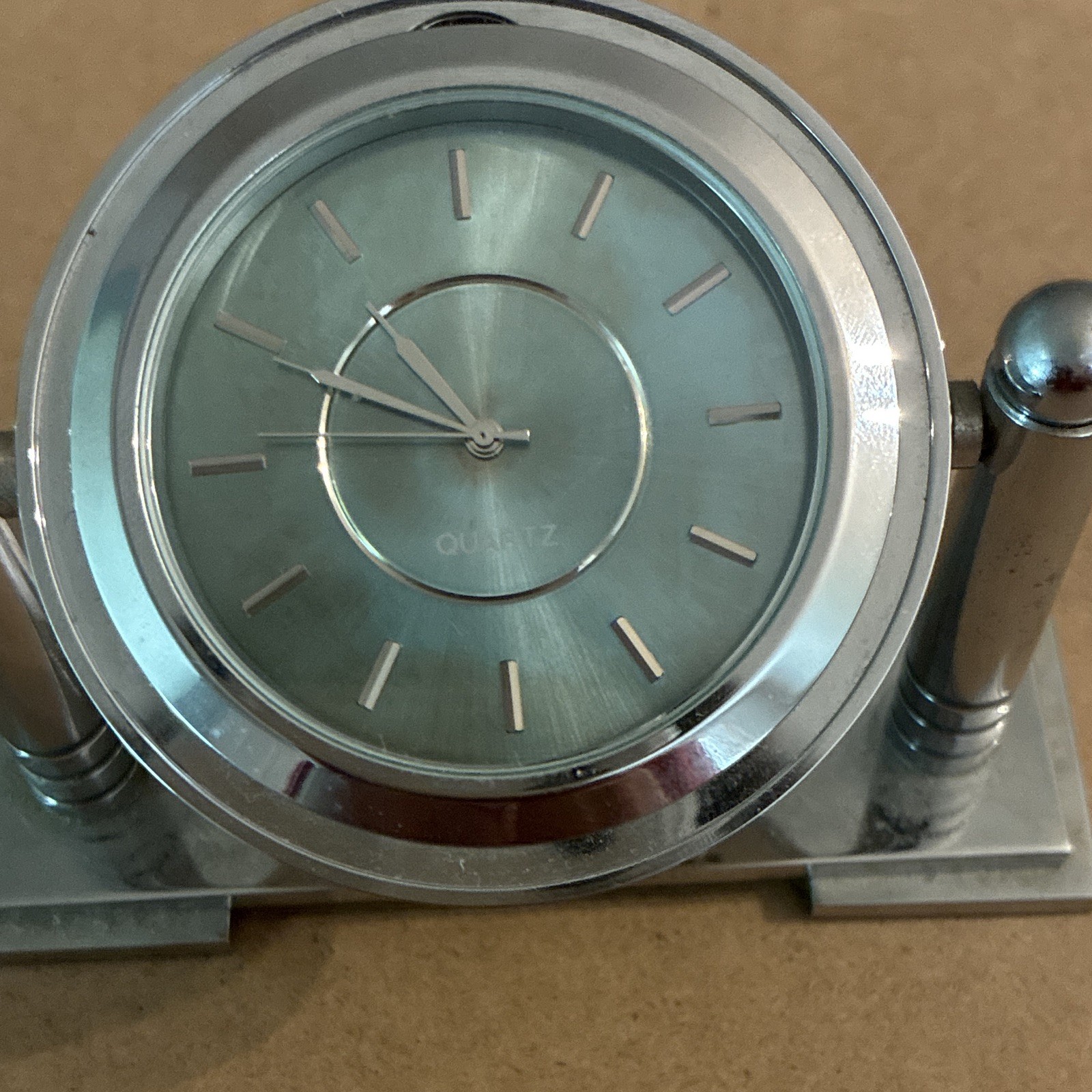 SKYWALKER RANCH Silver Round Analog Desk Clock NEEDS BATTERIES gallery