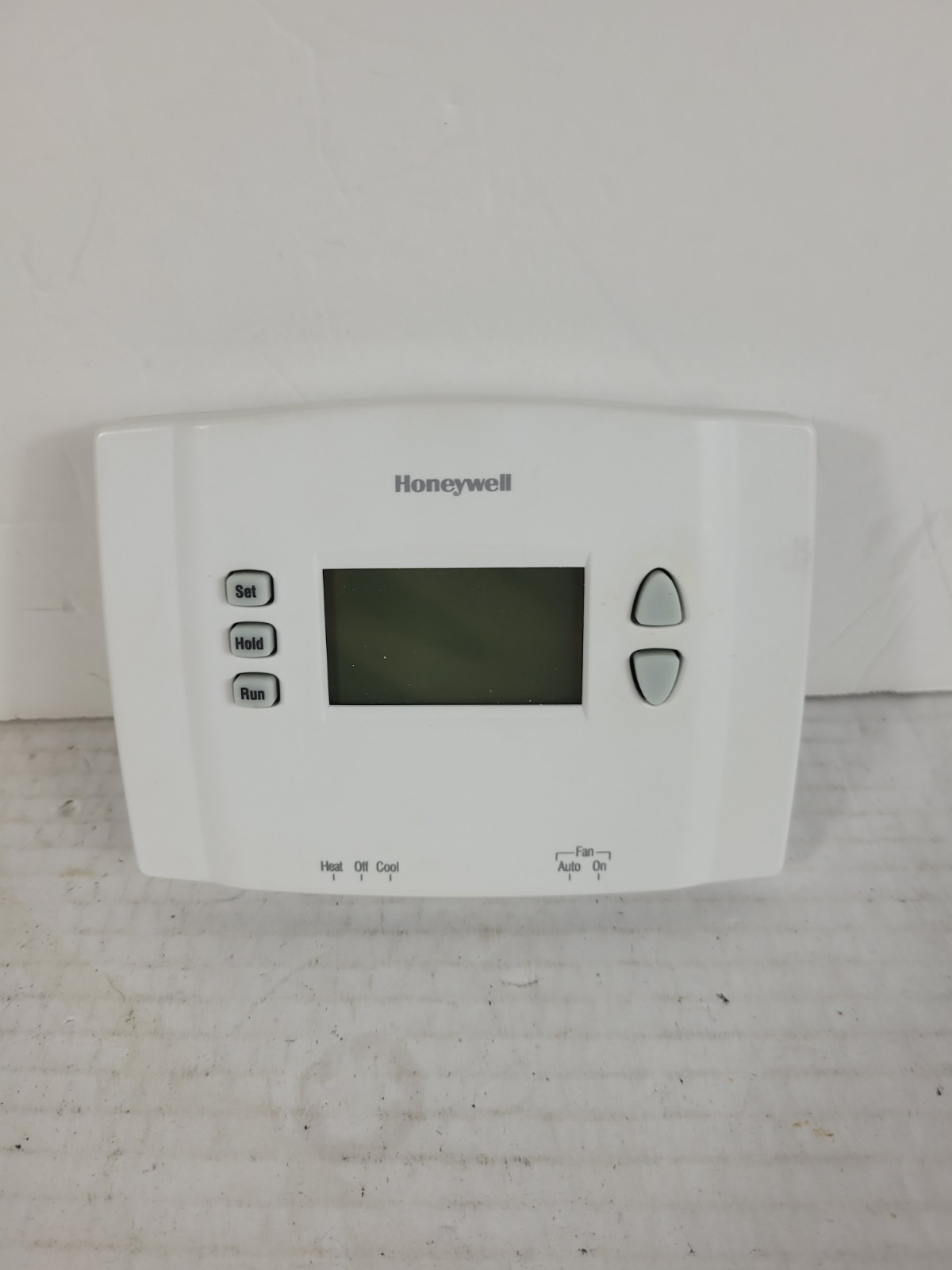 Honeywell RTH221B1021 Programmable Thermostat 1-Week Heat Cool Works Ships Free gallery