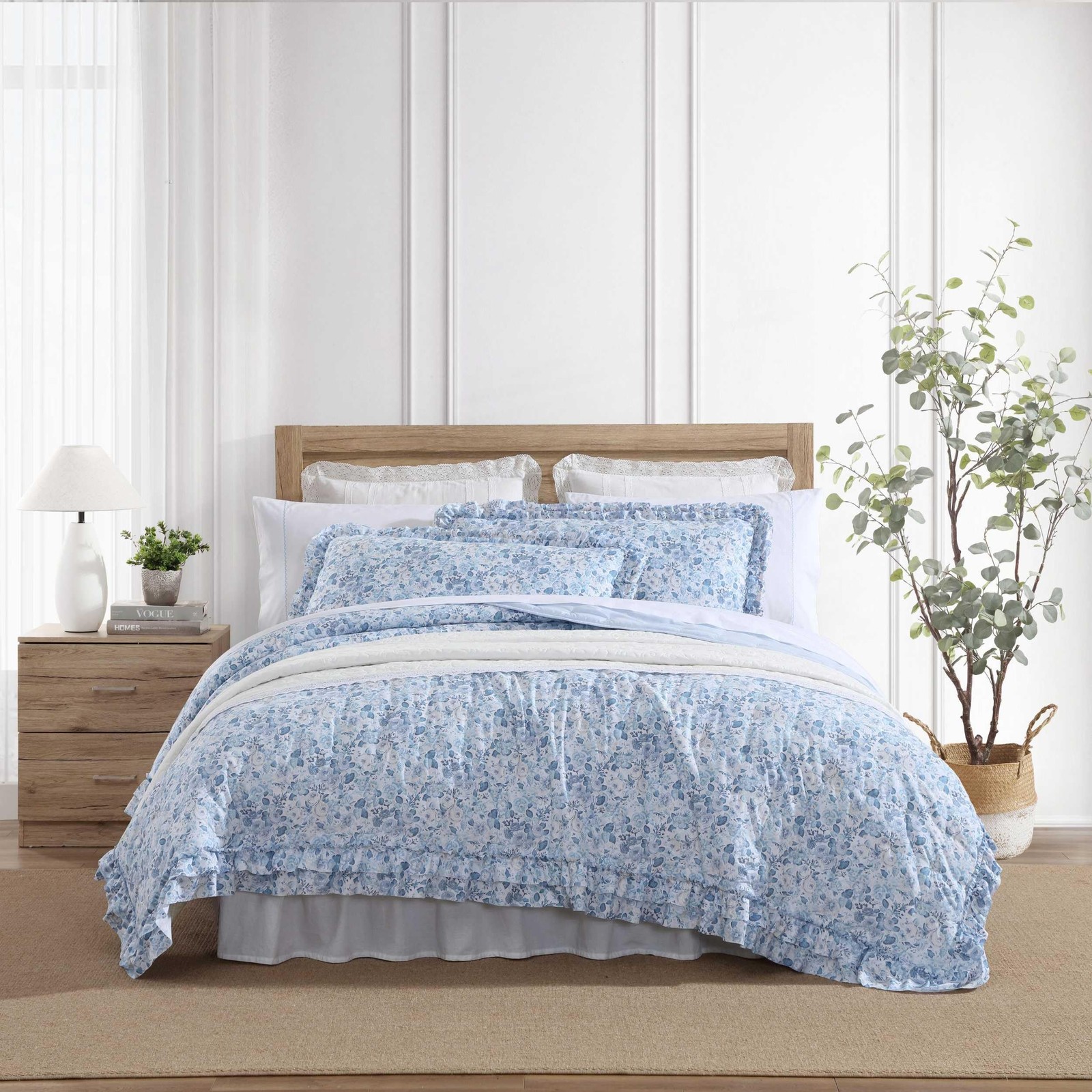 – Queen Quilt Set, Ultra Soft Floral Bedding with Matching Ruffled Shams, Med... gallery