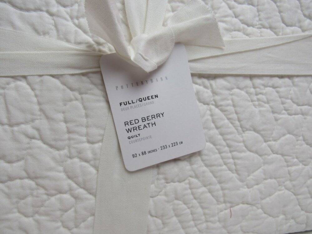 Pottery Barn Red Berry Wreath Quilt Full Queen 92" x 88" Red Multi NWT gallery