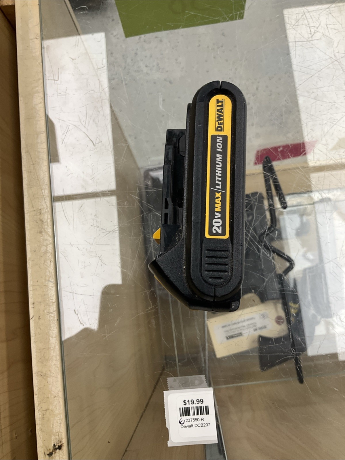 DEWALT DCB207 20V Li-Ion Battery - Black/Yellow 237550 gallery
