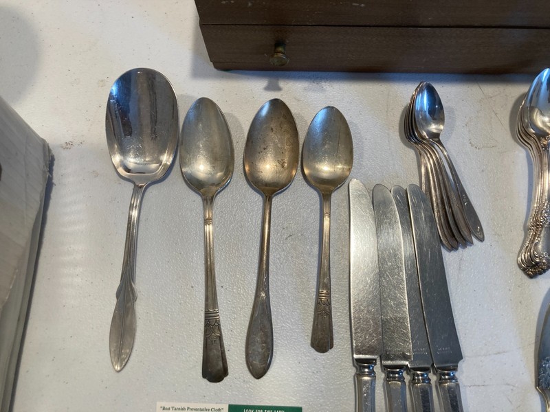 Vintage Silverplate Flatware Set with Pacific Silvercloth Wooden Storage Chest gallery