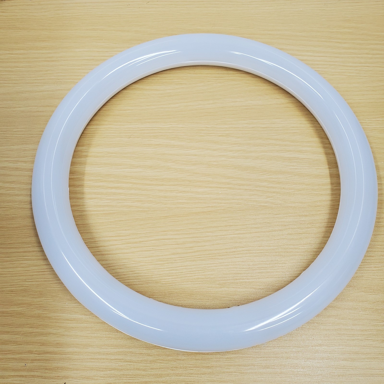 Satco 12" LED CFL Replacement Circline T9 Bulb 16W 4-Pin G10Q 4000K 1760 Lumen gallery
