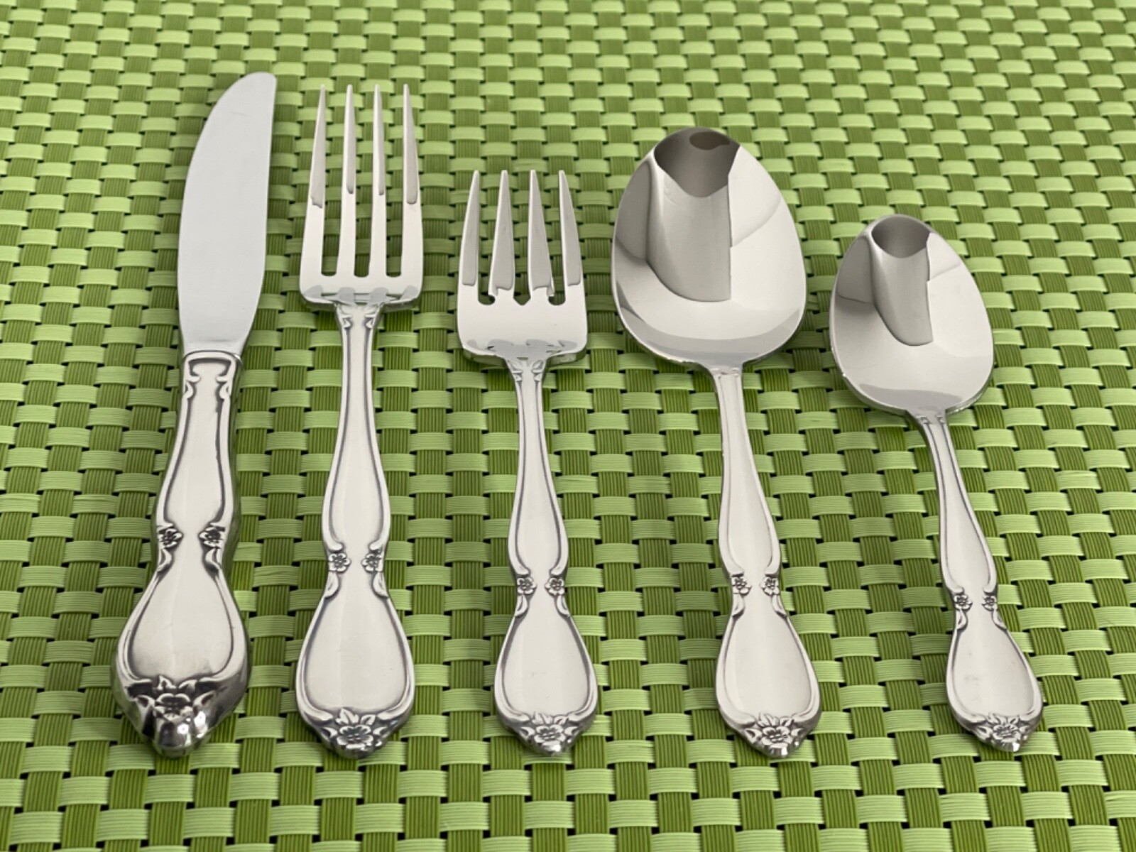 Oneida Community CHANTERELLE Chatelaine Stainless NEW Flatware Smart Choice A17N gallery
