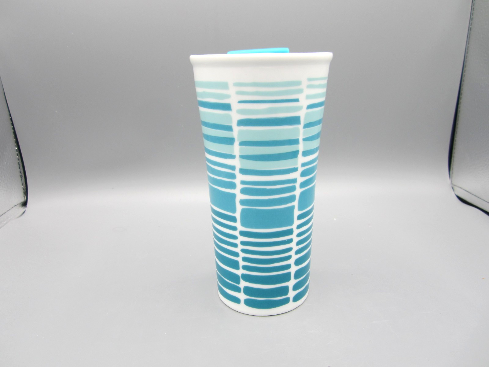 Ello, White Blue irregular Geometric Pattern, Teal Blue Plastic Lid 12 oz (274) gallery